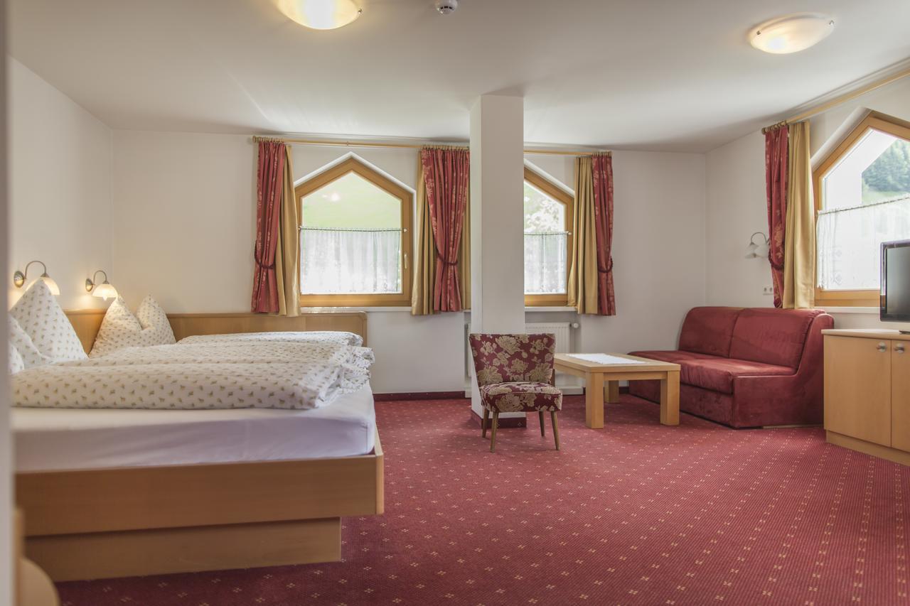 Hotel Neuwirt Cadipietra Εξωτερικό φωτογραφία