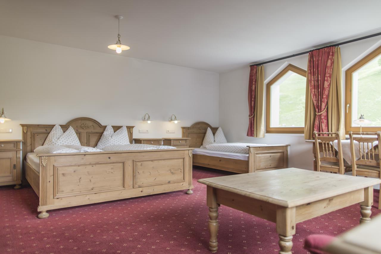 Hotel Neuwirt Cadipietra Εξωτερικό φωτογραφία